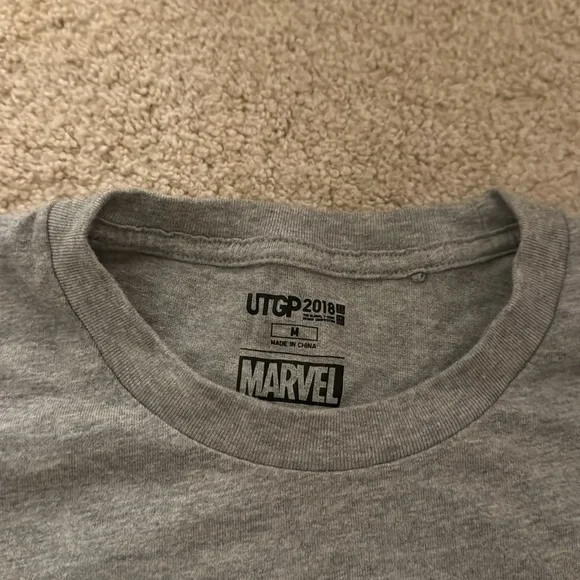 Uniqlo Marvel Women’s shirt in gray - Picture 3 of 6
